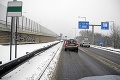 Snehová nádielka zasypala metropolu a spôsobila kolóny: Vodiči išli 7 kilometrov vyše pol hodiny!