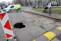 V bratislavskej Rači sa prepadla cesta, ulica je neprejazdná