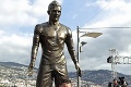 Cristiano Ronaldo si odhalil sochu: Nadrozmernú, najmä v oblasti trenírok!