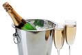 Silvester je tu, mnohí z vás už chladia šampanské: Viete, ako ho správne servírovať?