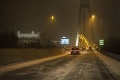 Bratislavu prekvapilo husté sneženie: Cesty sú neprejazdné, na niektorých úsekoch nepremáva MHD!