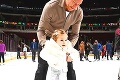 Dojímavý moment: Hrdý ocko Marián Hossa učil dcérku stáť na korčuliach