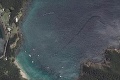 Priblížil si to a skoro sa ...: Cez Google Earth zachytil v mori obrovského tvora!