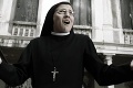 Hit, ktorý pobúril katolícku cirkev, je teraz ešte kontroverznejší: Prespievala ho MNÍŠKA!