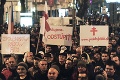 Tisícky ľudí vyšli na protest proti Ficovej vláde: Prestaňte kradnúť!
