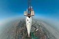 Pohľad, pri ktorom sa zatočí hlava: Selfie z najvyššej budovy sveta!