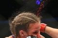 Iba pre silné žalúdky: V boxerskom súboji žien striekala krv, rozhodca duel predčasne ukončil