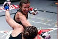 Iba pre silné žalúdky: V boxerskom súboji žien striekala krv, rozhodca duel predčasne ukončil