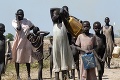 Južný Sudán: Prezident a povstalci sa dohodli na ukončení 11-mesačného konfliktu