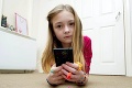 Rodine sa zo dňa na deň zmenil život na zúfalstvo: Ľutujú chvíľu, keď dcére dali do ruky mobil!