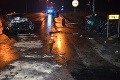 Pri zrážke dvoch osobných áut sa zranili piati ľudia, Dušana († 18) zraneniam podľahla
