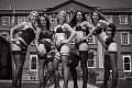 Kalendár plný erotiky: Britské jazdkyne sa vyzliekli a nafotili šteklivé momentky