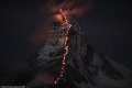 150 rokov od prvovýstupu si Švajčiari pripomenuli unikátnym fotením: Matterhorn vysvietili ako korzo