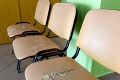 Dobrá správa pre pacientov na celom Slovensku: V čakárňach vymenili 1 200 lavičiek