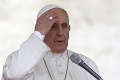 Pápež na návšteve prevažne moslimského Albánska odsúdil islamských militantov