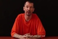 Islamskí extrémisti zverejnili ďalšie video: Rukojemník posiela svetu veľavravný odkaz!