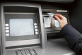 Slovák má prsty v krádeži bankomatu v Rakúsku: Po divokej naháňačke ho zatkli na diaľnici