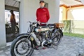 88-ročná motorka opäť jazdí: Z kôpky hrdzavého šrotu vyrobil Lučenčan unikát!