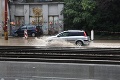 Hlavné mesto bičuje silný lejak: Neprejazdné cesty a zaplavené bratislavské ulice!