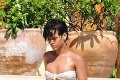 ŠOK: Rihanna si pokojne sedí, keď tu zrazu... Pohľad, ktorý by vyrazil dych aj vám!