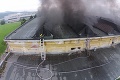 Rozsiahly požiar v Dubnici nad Váhom: Hasiči ani po desiatich hodinách nad plameňmi nezvíťazili!