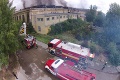 Rozsiahly požiar v Dubnici nad Váhom: Hasiči ani po desiatich hodinách nad plameňmi nezvíťazili!