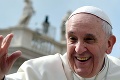 Pápež František opäť šokuje: Pokrstím aj mimozemšťana!