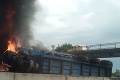 Búračka a požiar kamiónu na diaľnici D1, zrážka autobusu s osobným autom!
