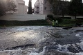 Slávny Sunset Boulevard v Los Angeles zaplavilo: Voda striekala do výšky 10 metrov!