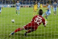 Oslabený Slovan nakoniec vyhral: Perniš vychytal penaltu, Žofčák zdemoloval reklamu!