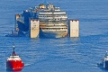 Zbabelý kapitán Costa Concordie: Vrak lode odtiahli do prístavu, on si užíva VIP večierky