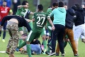 Bitka priamo na ihrisku: Demonštranti napadli hráčov Maccabi Haifa!