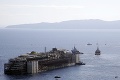 Vrak lode Costa Concordia sa vydal do prístavu: Rozobratie do šrotu potrvá dva roky