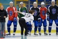 Taký tréning hokejisti Petrohradu ešte nezažili: Pod palec si ich vzala poľská sexica