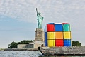 Otec Rubikovej kocky má 70 rokov: Nafukovací rébus pláva pri Soche slobody