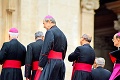 Odvolaný arcibiskup Bezák odovzdal Františkovi list: O čo som prosil pápeža?