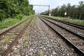 Záhadná smrť: Muž zomrel pri koľaji, ale vlak ho nezrazil!