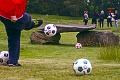 Do našich končín začína prenikať nový šport: V Česku hrajú futbalgolf
