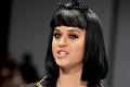 Katy Perry v Miláne vypískali, rozhorčená hviezda začala vykrikovať: Zavrite k*rva huby!