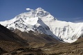 Ani tam, ani tam: Pod Everestom je uväznených už 2500 turistov!