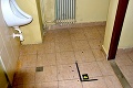Výbuch počas vyučovania: Andrej prišiel o dva prsty na toalete strednej školy!