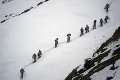 Najvyšší vrch sveta zabíjal: Lavína usmrtila už 12 ľudí!