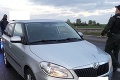 Šoféra s autom ukradnutým v Bratislave chytili policajti na diaľnici pri Hlohovci