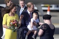 William s Kate pricestovali do Sydney: Kým vojvodkyňa žiarila v žltej, malý George sa stále mračil