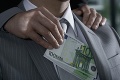 Zahanbujúci prieskum o korupcii: Pozrite sa, koľko Slovákov ročne dá úplatok!