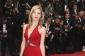 Otvárací večer v Cannes: Hviezdy prekvapil lejak, Julianne Moore vyliezali prsty