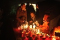 Protest proti Kotlebovmu víťazstvu: Zapaľovali sviečky pri Pamätníku SNP