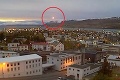 Záhadný úkaz na Islande: Žiariaca ohnivá guľa za vznášala nad domami, bolo to UFO?