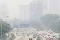 Malajziu zahalil závoj smogu, ľudia ani nevychádzajú z domov