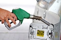 Benzín plní štátnu kasu: Vláda berie o 2,5 mil. € mesačne viac
